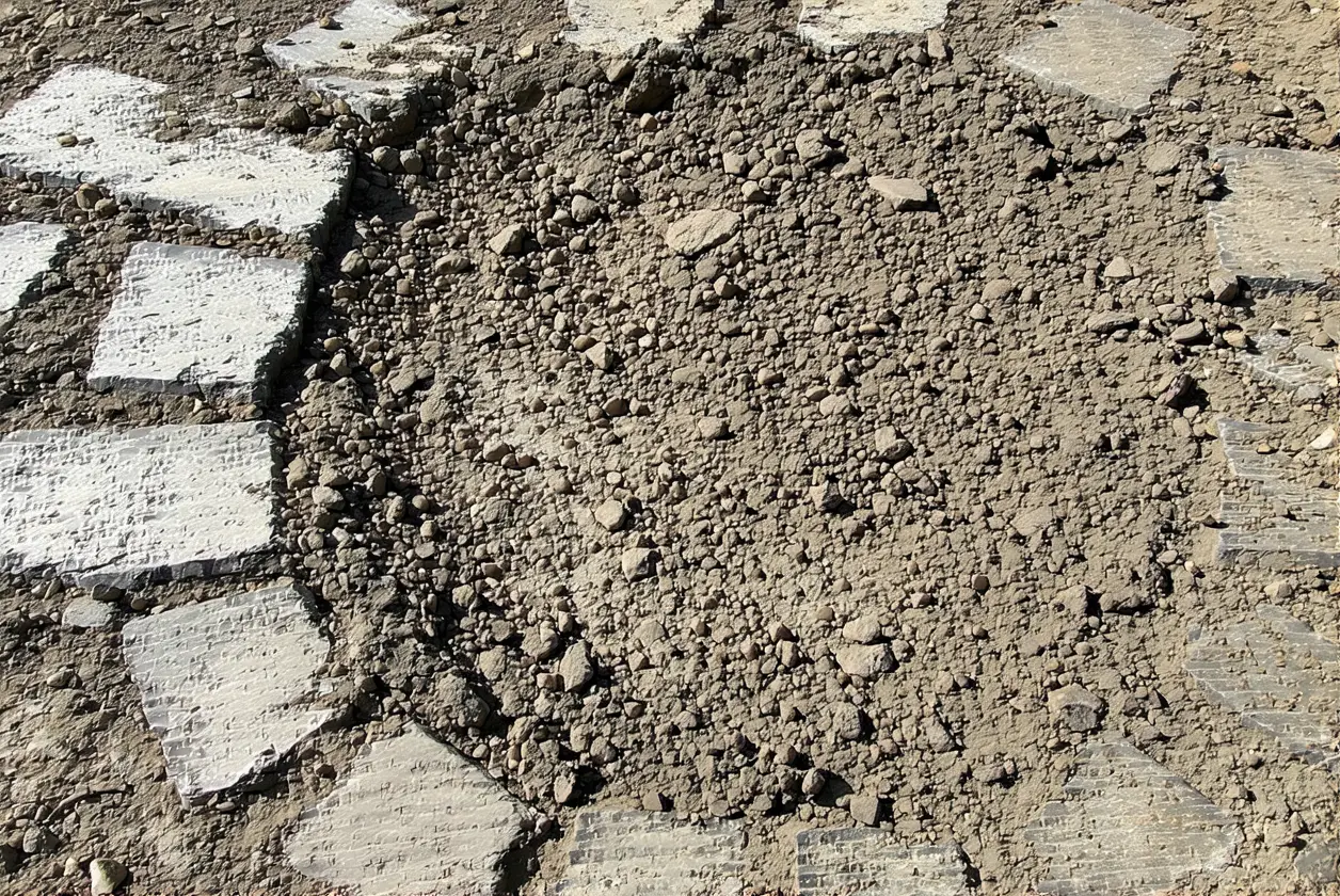 “Dry pour concrete” : technique low-cost pour stabiliser un sol potager