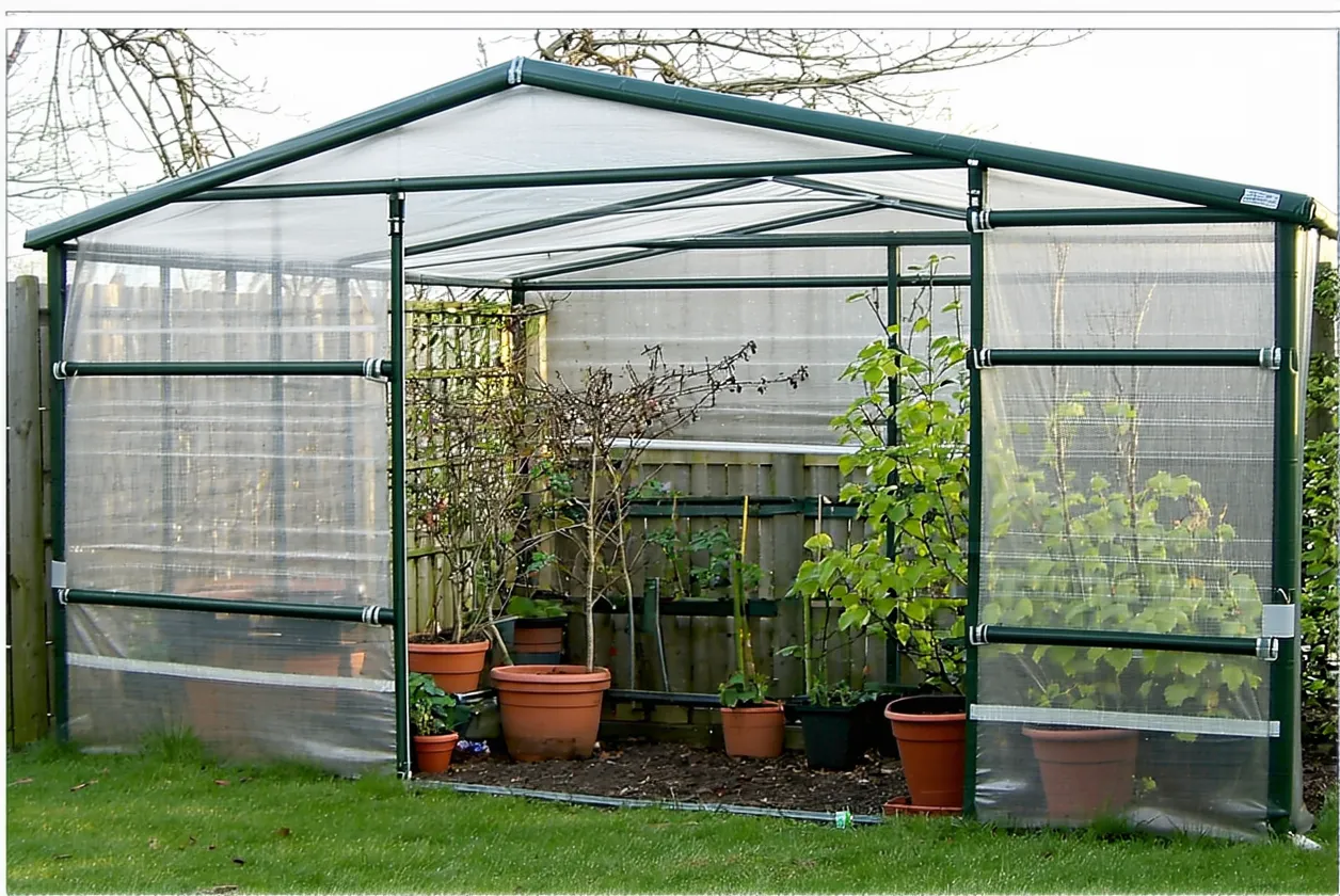 Utilisation hivernale de votre abri de jardin comme serre froide ou jardinerie d’hiver